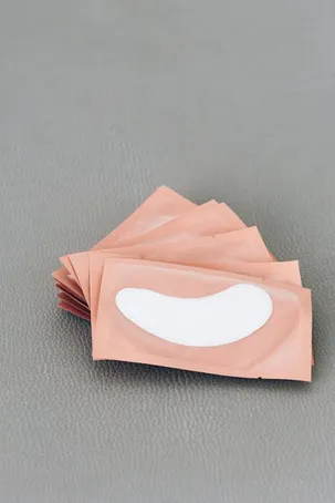 1. ¿Cuánto tiempo debo dejar las bolsas de té en mis ojos?