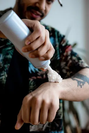 3. ¿Puedo usar cualquier tipo de crema hidratante en mi tatuaje?
