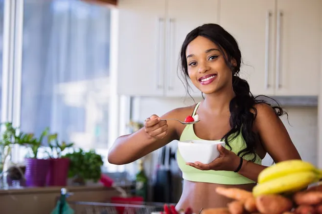 4. ¿Puedo prevenir arrugas faciales con una dieta saludable y ejercicio?